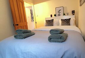 Inviting 2-bed Cottage in Windsor