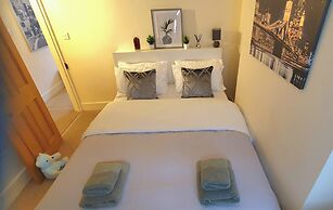 Inviting 2-bed Cottage in Windsor