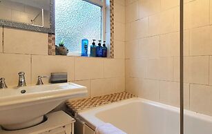 Inviting 2-bed Cottage in Windsor