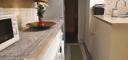 Inviting 2-bed Cottage in Windsor