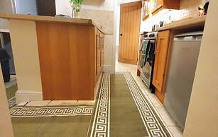 Inviting 2-bed Cottage in Windsor