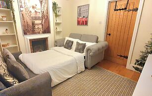 Inviting 2-bed Cottage in Windsor
