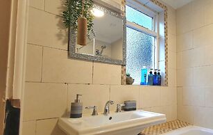 Inviting 2-bed Cottage in Windsor