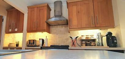 Inviting 2-bed Cottage in Windsor