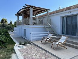 Apollonides Seafront Villa 1 “Aoede”