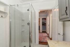 Summertime Pet-friendly 30 min Savannah