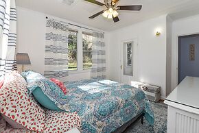 Summertime Pet-friendly 30 min Savannah