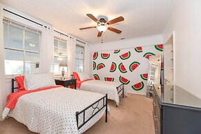 Summertime Pet-friendly 30 min Savannah