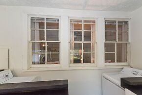 Summertime Pet-friendly 30 min Savannah