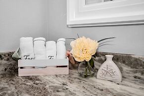 Charming Home With Private Pool and Electric Fire Place! #4bc110