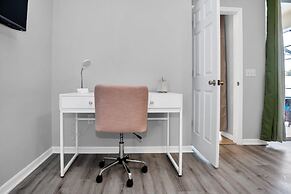 Charming Home With Private Pool and Electric Fire Place! #4bc110