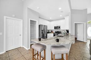 Charming Home With Private Pool and Electric Fire Place! #4bc110