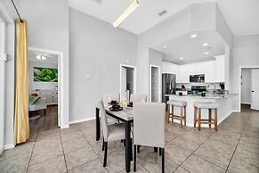 Charming Home With Private Pool and Electric Fire Place! #4bc110