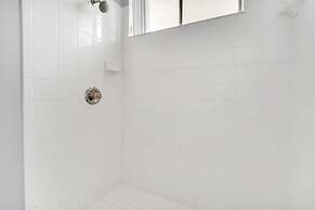 Charming Home With Private Pool and Electric Fire Place! #4bc110