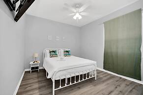 Charming Home With Private Pool and Electric Fire Place! #4bc110