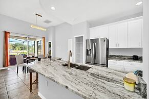 Charming Home With Private Pool and Electric Fire Place! #4bc110