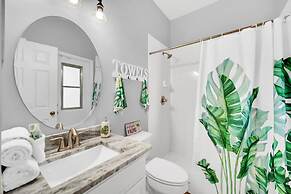 Charming Home With Private Pool and Electric Fire Place! #4bc110