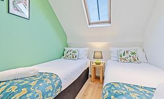 Majestic Mews Apartment Super Central Sleeps 2 to 8 Guests Free Wifi