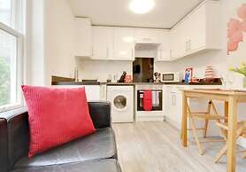 Beside the Seaside Apartment - Sleeps 2 to 4 Guests - Fast Wifi