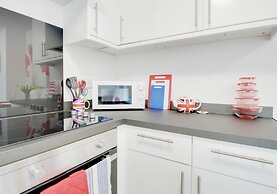 Beside the Seaside Apartment - Sleeps 2 to 4 Guests - Fast Wifi