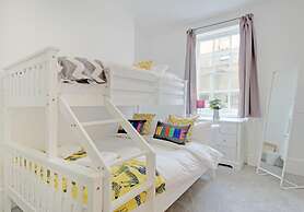 Beside the Seaside Apartment - Sleeps 2 to 4 Guests - Fast Wifi