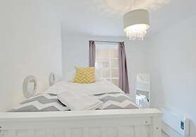 Beside the Seaside Apartment - Sleeps 2 to 4 Guests - Fast Wifi