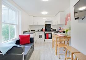 Beside the Seaside Apartment - Sleeps 2 to 4 Guests - Fast Wifi