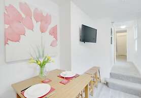 Beside the Seaside Apartment - Sleeps 2 to 4 Guests - Fast Wifi