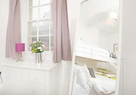 Beside the Seaside Apartment - Sleeps 2 to 4 Guests - Fast Wifi