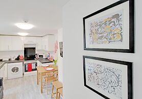 Beside the Seaside Apartment - Sleeps 2 to 4 Guests - Fast Wifi