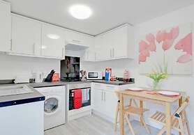 Beside the Seaside Apartment - Sleeps 2 to 4 Guests - Fast Wifi