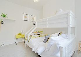 Beside the Seaside Apartment - Sleeps 2 to 4 Guests - Fast Wifi