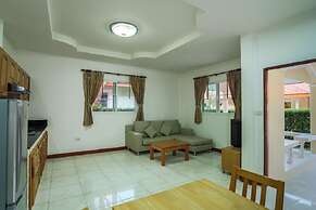 Lovely House Near Chalong Pier With Access to Large Swimming Pool Shop