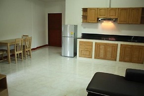 Lovely House Near Chalong Pier With Access to Large Swimming Pool Shop