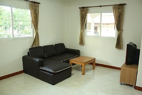 Lovely House Near Chalong Pier With Access to Large Swimming Pool Shop