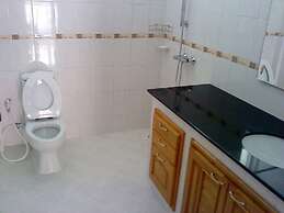 Lovely House Near Chalong Pier With Access to Large Swimming Pool Shop