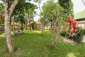 Lovely House Near Chalong Pier With Access to Large Swimming Pool Shop