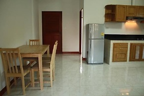 Lovely House Near Chalong Pier With Access to Large Swimming Pool Shop