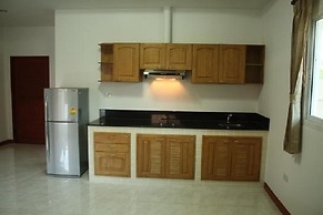 Lovely House Near Chalong Pier With Access to Large Swimming Pool Shop