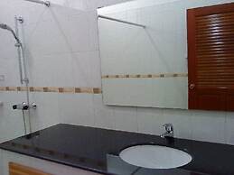 Lovely House Near Chalong Pier With Access to Large Swimming Pool Shop