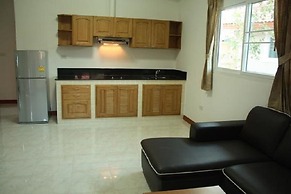 Lovely House Near Chalong Pier With Access to Large Swimming Pool Shop