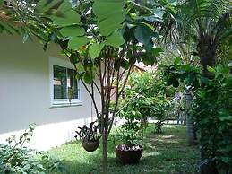 Lovely House Near Chalong Pier With Access to Large Swimming Pool Shop