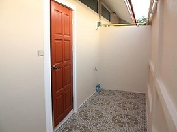 Lovely House Near Chalong Pier With Access to Large Swimming Pool Shop