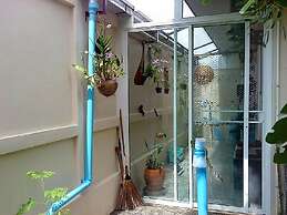 Lovely House Near Chalong Pier With Access to Large Swimming Pool Shop