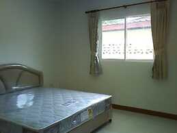 Lovely House With Access to Large Swimming Pool and Near Chalong Pier 