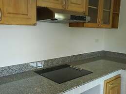 Lovely House With Access to Large Swimming Pool and Near Chalong Pier 