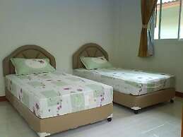 Lovely House With Access to Large Swimming Pool and Near Chalong Pier 