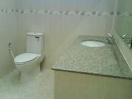 Lovely House With Access to Large Swimming Pool and Near Chalong Pier 