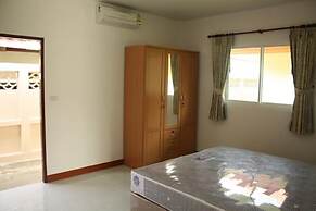 Lovely House With Access to Large Swimming Pool and Near Chalong Pier 