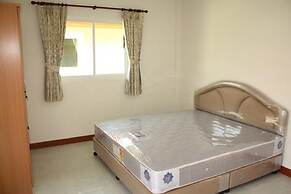 Lovely House With Access to Large Swimming Pool and Near Chalong Pier 